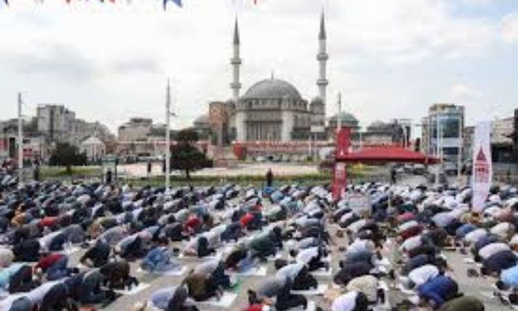 Turkish President Recep Tayyip Erdogan  opens Taksim Square mosque